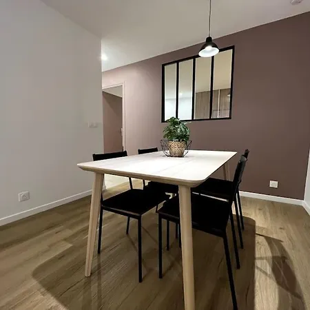 Designer - Centre Apartment *